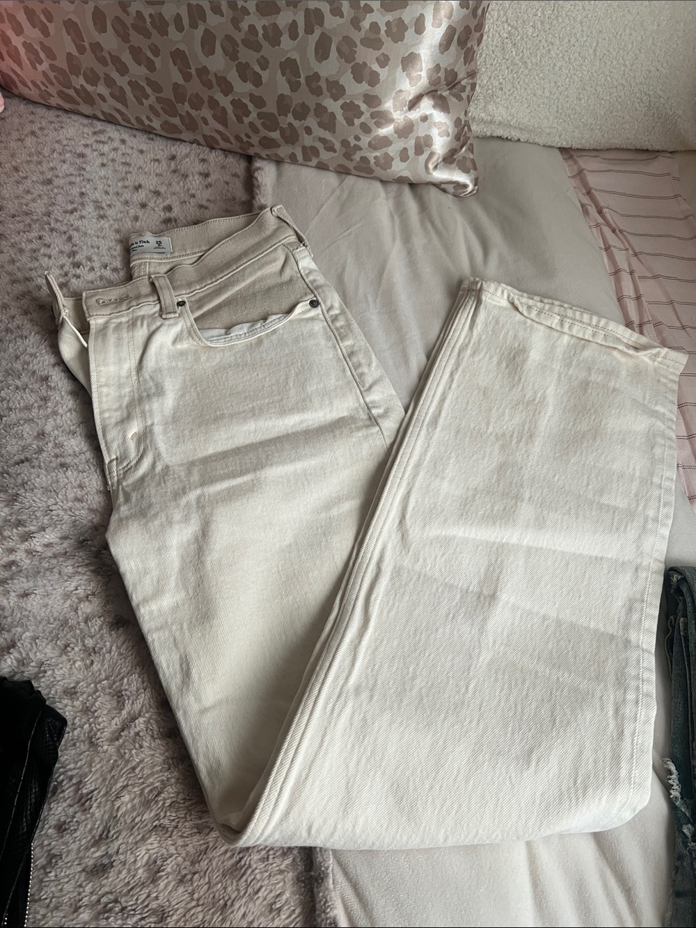ABERCOMBIE AND FITCH Cream High-Rise Straight Jeans
